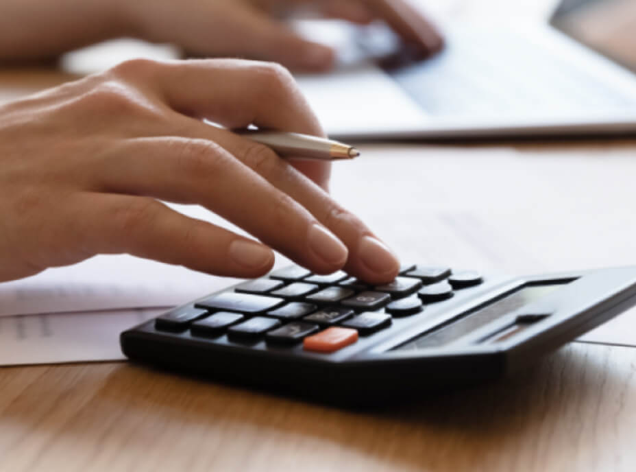 hand using calculator